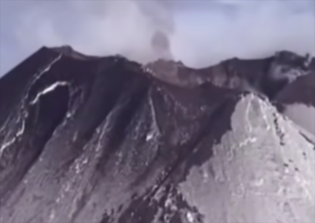Gunung Api Klyuchevskoy Rusia Meletus 
